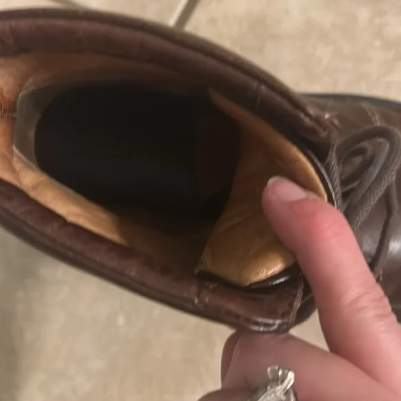 Born 7.5 women’s Brown Leather Boots - Picture 8 of 8